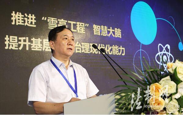 袁荣彪：推进“雪亮工程”智慧大脑建设