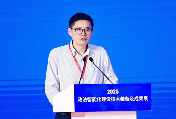 法制日报社党委书记、社长孙志勇在开幕式上致辞。