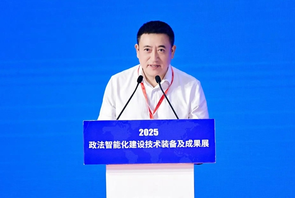 广东省委政法委二级巡视员雷锦华在开幕式上致辞。