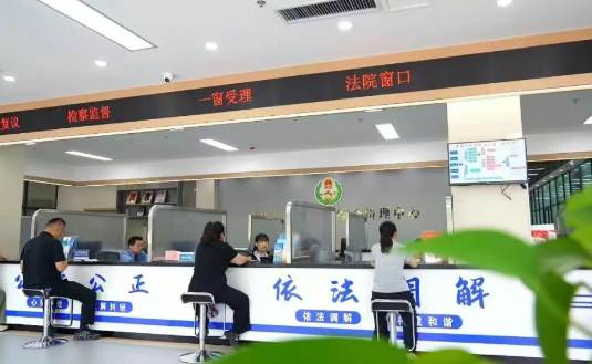 高唐县综治中心：“一站式”调解化干戈 锦旗见证为民心