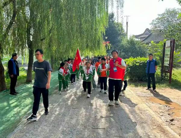 临清市先锋路街道开展“传承运河文化”活动 网格员全程护航保障安全