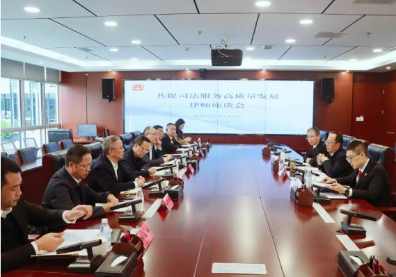 青羊法院召开2025年律师座谈会