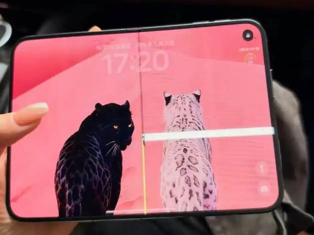 iPhone Duo折叠屏开售数日曝内屏开裂 苹果承认少量问题机并提供换机